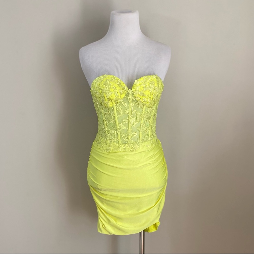 Yellow lace corset top ruched homecoming dance formal prom mini dress size 4